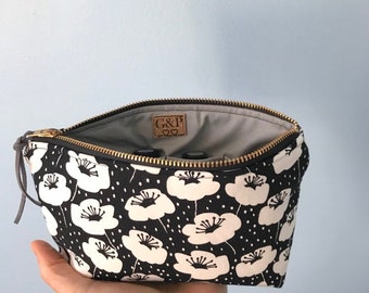 Black and White Anemone print cotton fabric bag for essential oils with 8 pockets to securely hold oil bottles gold metal zipper