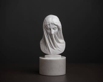Busto de mármol de la Virgen María velada por Strazza estatua tallada artista escultura