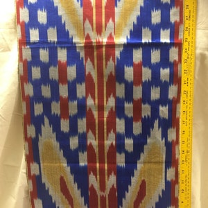 À la main en soie/coton tissé ikat de l’Ouzbékistan