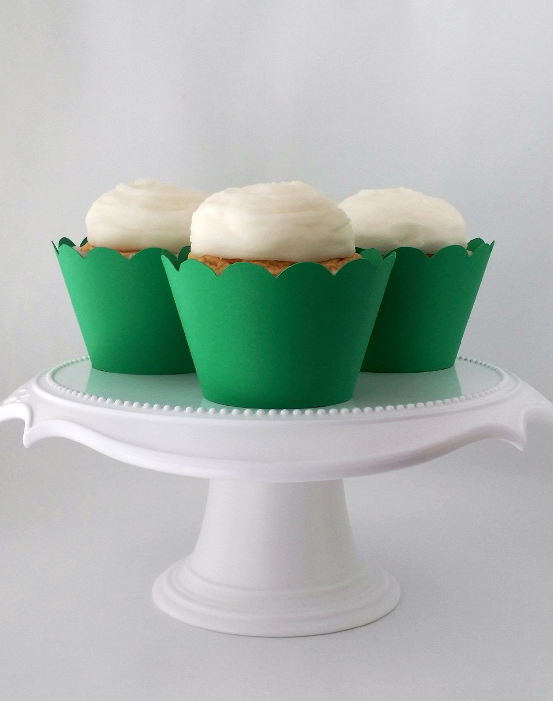 12 Green Cupcake Wrappers Standard Sized Kelly Green Etsy