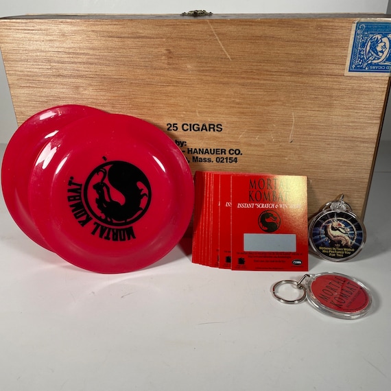 Vintage Mortal Kombat Keychains Flying disks & sc… - image 1