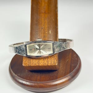 Budweiser Helbros 21 Jewel Self Winding Wristwatch — Running! Budweiser Helbros 21 Jewel Self Winding Wristwatch — Running! main image 4