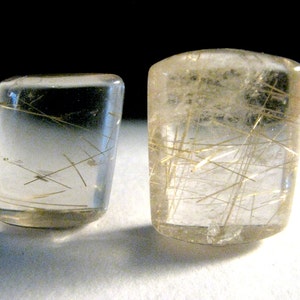 Rutilated Quartz Cabochon ~ 52 karaat ~ 2 Pillow Topped ~ Quartz Cabochon ~ 21 mm x 16 mm x 2-9 mm diepte ~ 18 mm x 15 mm x 8 mm diepte