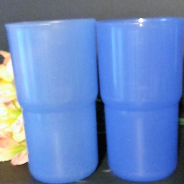 2 TUPPERWARE 2412Tumblers 12oz     PreOwned  in Excellent Condition