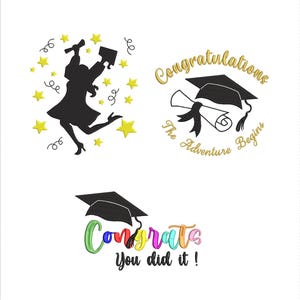 以下が含まれることがあります： 白い背景に卒業をテーマにした3つのデザイン。卒業生のシルエットと星が特徴です。もう一つは、卒業帽子と卒業証書に「おめでとうございます、冒険が始まります」というテキストが表示されています。3つ目のデザインは「おめでとう、よくやったね！」と言っています。