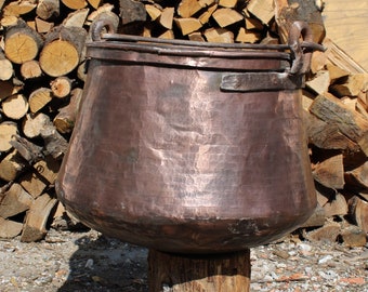 Large pot, cauldron, round in handmade antique copper