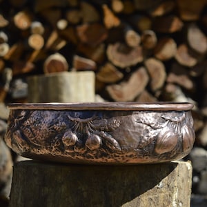 Porta Vaso in Rame Ovale - Fioriera Artigianale con Frutta Cesellata a Mano, Rustico Italiano