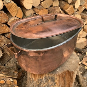 Elegant Oval Copper Roasting Pan: Ideal for Family Gatherings