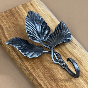 Gancho de acero hecho a mano de elegancia botánica para moda y función: opciones vintage de oro, plata, cobre y cobre pátina