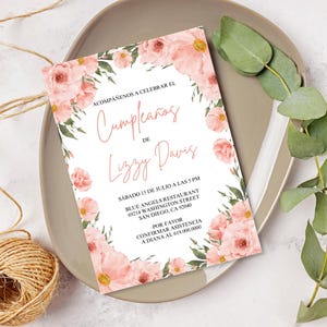 Cumpleaños tarjetas invitacion/Floral Birthday Invitation Spanish/Pink Flowers Spanish Birthday Invite/Printed or Digital/Elegant Modern