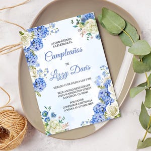 Convites de aniversário com flores/Convite de aniversário com flores azuis espanhol/Impresso ou digital/Elegante moderno