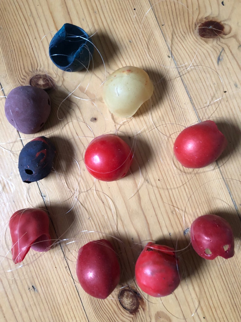 Tutti Frutti : Batch of 10 clown noses . Ensemble de 10 nez de clown , tous différents image 4