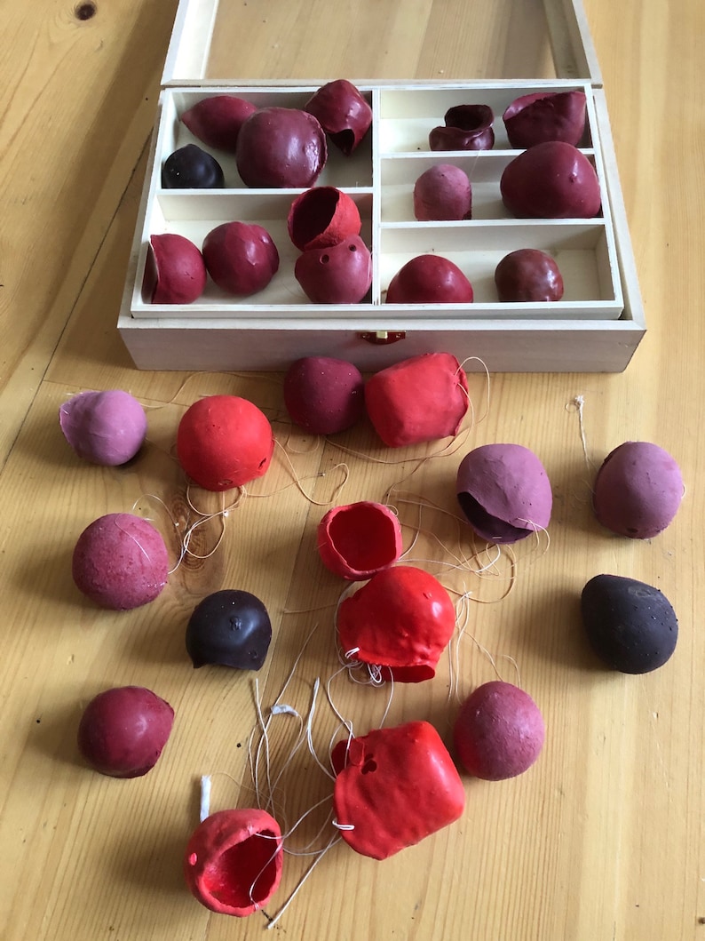 Tutti Frutti : Batch of 10 clown noses . Ensemble de 10 nez de clown , tous différents image 1