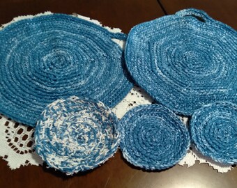Keukenblauwe katoenen toilettas en scrubbies in jeanskleur