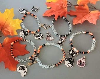 Halloween-vriendschapsarmband met zwarte kattenbedel en glow in the dark-letters