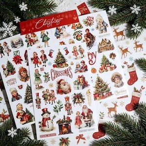 Op de afbeelding: Een verzameling witte stickervellen met kerstillustraties in vintage-stijl, waaronder de Kerstman, notenkrakers, sneeuwpoppen, versierde kerstbomen, kinderen in winterkleding, rendieren, kerstsokken en de tekst Merry Christmas.