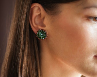 Turquoise and olive green Swarovski stud earrings / Beaded earrings with silver studs / Sparkling round crystal halo earrings with seed bead