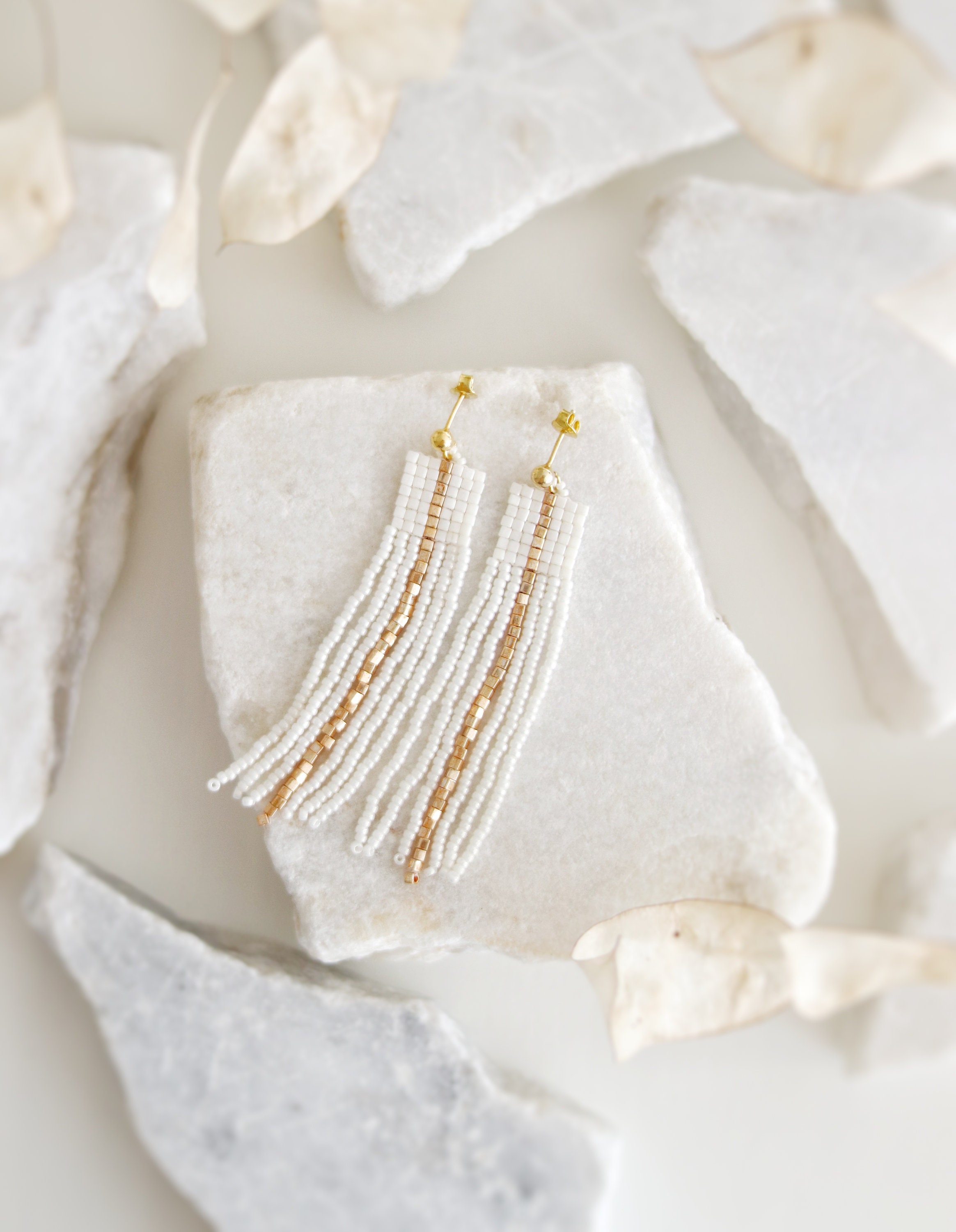 Ivory pearl white and gold beaded tassel earrings / Long dangle fringe earrings / Boho bridal earrings / Wedding statement stud earrings