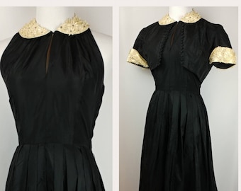 VENTE *** Magnifique robe de cocktail en taffetas noir des années 1950 avec fleurs en strass et boléro bouton assorti