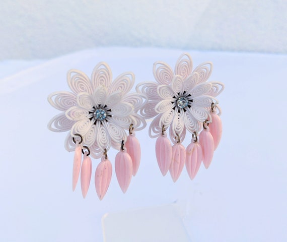 SALE *** Kitschy Pink Plastic Clip-on Earrings - image 2