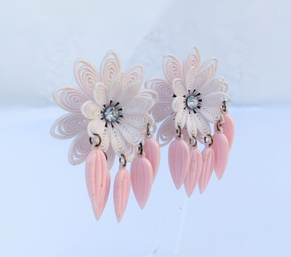 SALE *** Kitschy Pink Plastic Clip-on Earrings - image 3