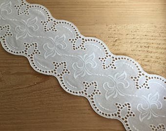 Broderie Anglaise White Eyelet Lace Trim Country Cottage Wedding Decor