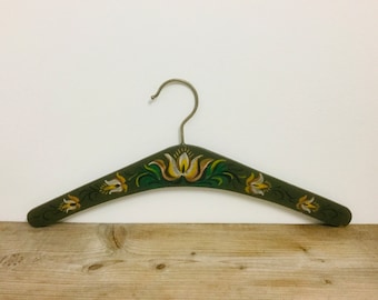 Vintage Floral Folk Art Coat Hanger, Artisan Bauernmalerei, Country Living, Alpen Decor