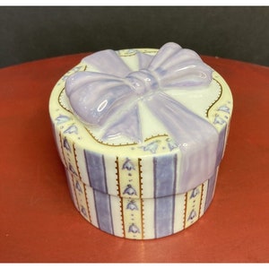 VTG Music Box A Mother&#39;s Love &quot;Cherish&quot; Porcelain Dearest Daughter Gift - Works