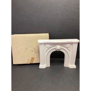 Dollhouse Fireplace Mantle Miniature Lion Head Medallion White Japan with Box