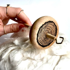 Donkere ringen houten spindel, spindel top whorl, houten spindel, drop spindel voor beginners