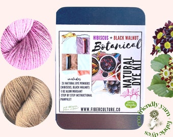 Puede incluir: Un kit de tinte natural con dos polvos de tinte, mordiente de alumbre e instrucciones. El kit incluye polvos de tinte de hibisco y nuez negra. El kit está empaquetado en una lata con una etiqueta que dice "Botanical Natural Dye Kit".