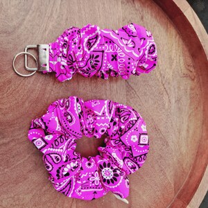 Scrunchie keychain/ key fob/ scrunchie