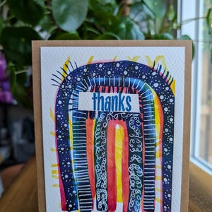 Carte de remerciement unique en son genre - Arc-en-ciel bleu marine avec griffonnages | Carte de voeux aquarelle abstraite faite main unique en son genre - Fabriquée au Canada