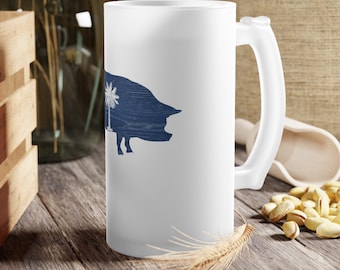 SC BBQ Beer Mug: Frosted Glass with Woodgrain Hog & Palmetto Flag