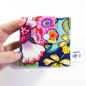 Portefeuille Carré, Fait Main, Beaux tissus, Portefeuille 8 cartes, Portefeuille en Coton, Fait avec amour, Accessoires Fleuries, Petit