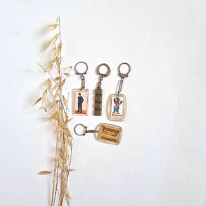 Vintage advertising key ring/advertisement confectionery/candy chocolate/Chocoreve Toblerone Nestlé Pup's French plastic accessory keychain