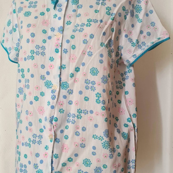 Vintage chemise coton blanc fleur motif manches courtes noeud bleu fait main mode femme fille années 50 France marque Béatrice textile T 38