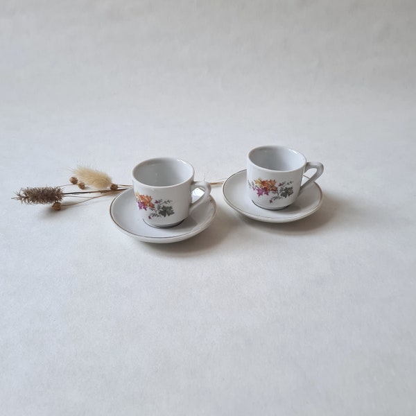 Vintage tasses café porcelaine/2 paire duo tête à tête/avec soucoupe sous tasse/blanc liseré doré motif fleur oeillet/ancien époque chic