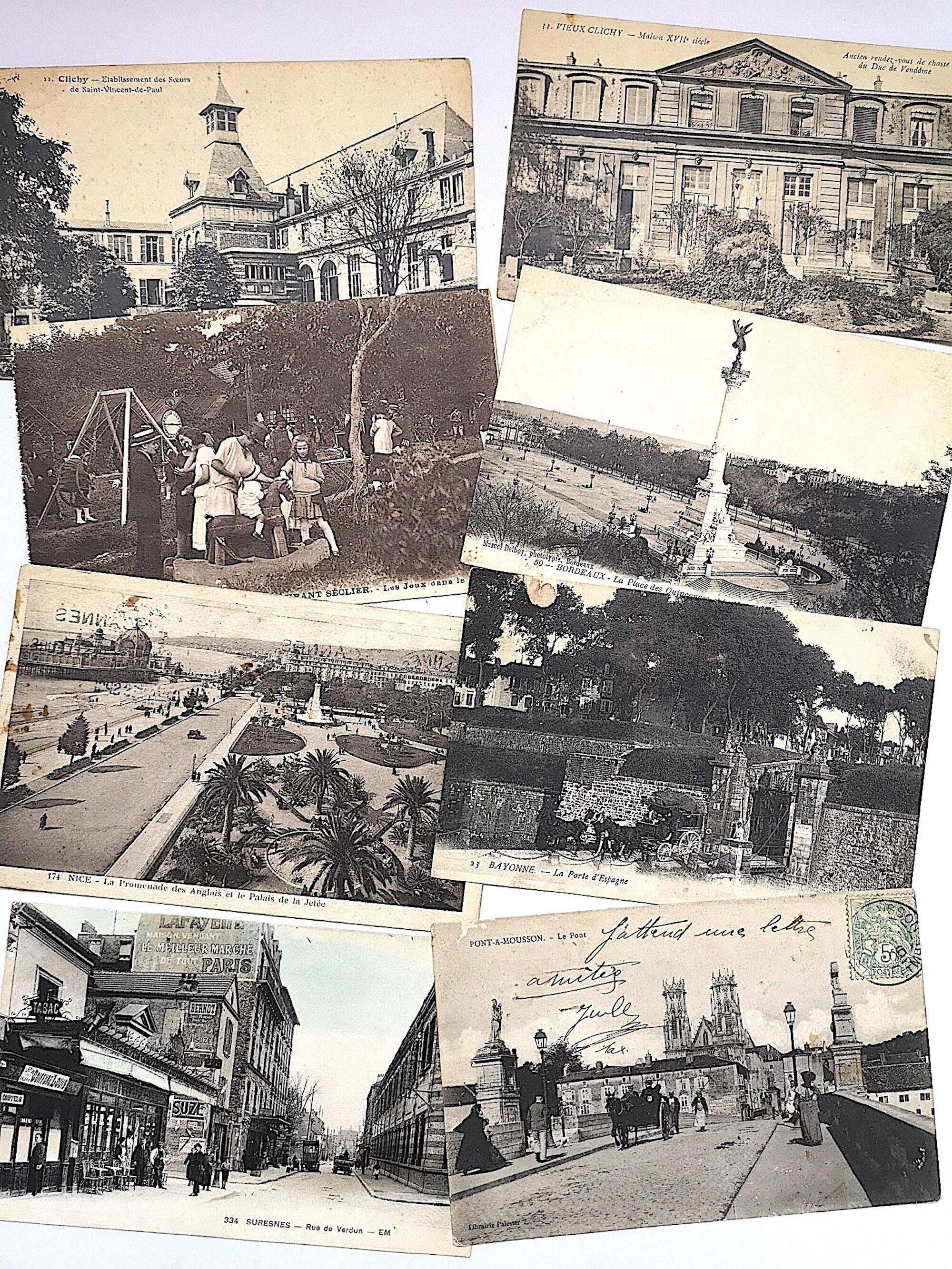 Album de cartes postales anciennes en noir et blanc : sculptures