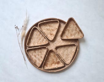 Vintage wicker rattan/round tray with removable triangle compartments/guest service display/natural durable/retro chic 70s/aperitif plate