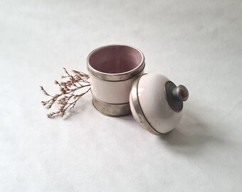 AKカイザー花瓶、白素焼き磁器、鳥のレリーフ装飾、ドイツ製 - Etsy 日本
