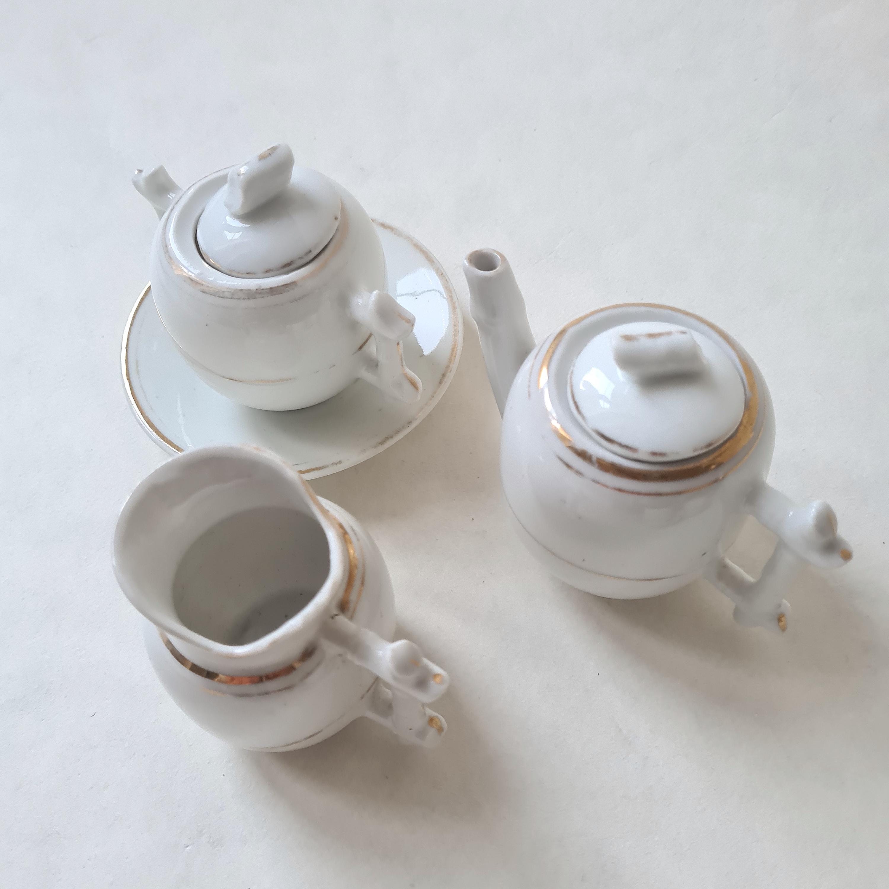Ancien Jouet Dînette En Aluminium Avec 3 Assiettes En Porcelaine - Occasion, Vintage
