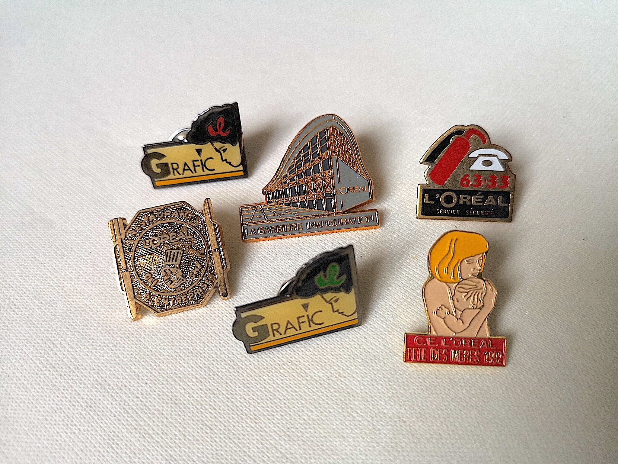 ヴィンテージ ロレアル ピンバッジ/フランス製プロモーションバッジ 