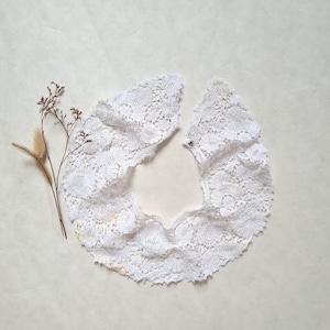 Vintage detachable collar/crochet lace/white cotton/victorian fashion accessory/romantic boho chic/handmade craft/antique French linen