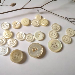 Collection de BOUTONS Vintage (1000) dans une boîte