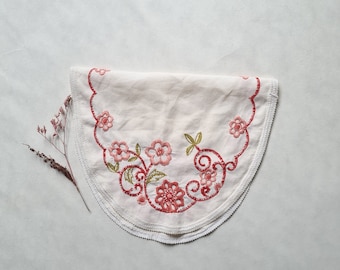 Vintage napperon coton/oval blanc broderie brodé main/motif floral fleur rose rouge/décor décoration chic rétro classique/campagne champêtre