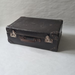 Vintage grande valise/carton rigide/bagage ancien/France français/rétro années 50/renforts métal poignée fer/rangement stockage/voyage décor