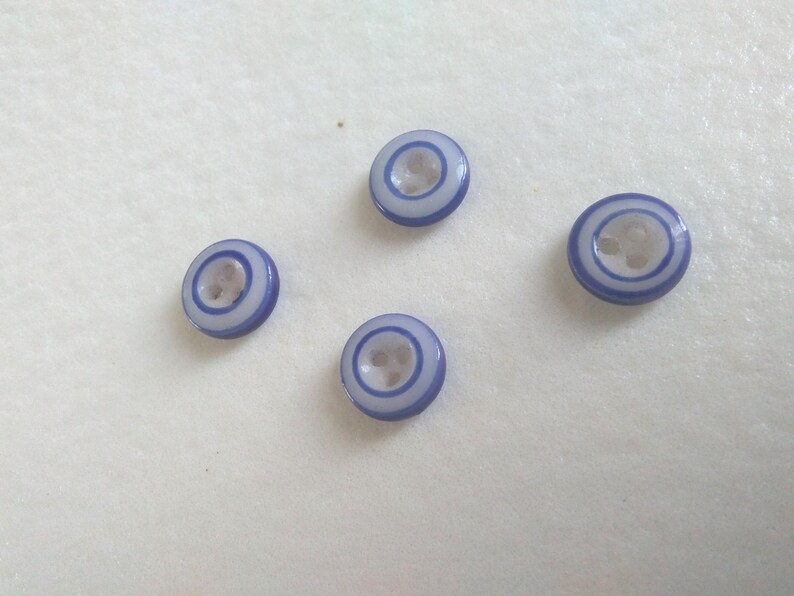 MERCERIE 3 boutons anciens verre bleu@Old buttton glass blue