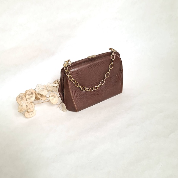 Vintage sac à main cuir marron anse chaine coloris bronze doré maroquinerie pochette petit rigide artisanal fait main friperie cadeau chic