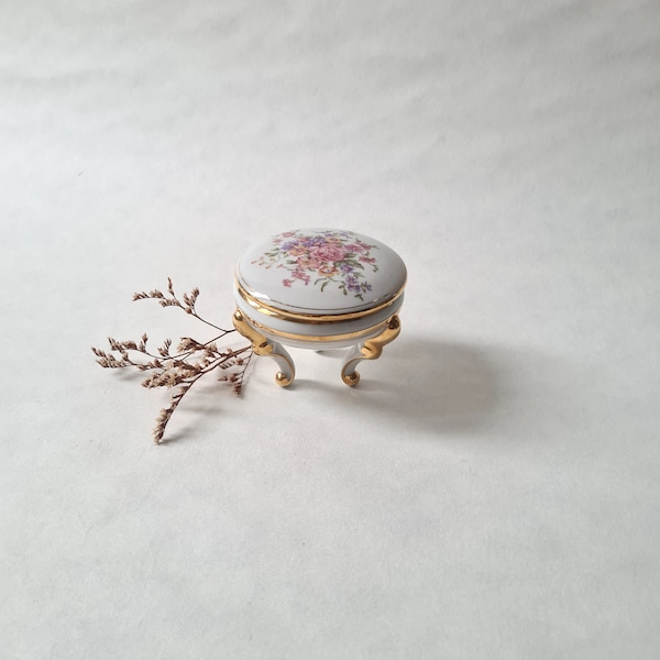 Vintage boite coffret porcelaine Limoges/sur pied trépied/blanc or doré fleur rose/pilulier bijoux dents de lait/décor antique romantique
